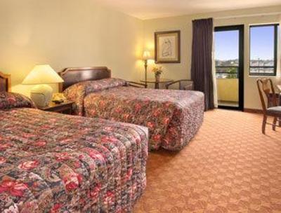 фото отеля Ramada Plaza Hotel Anaheim Area