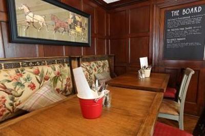 фото отеля Duke's Head Hotel Wallington London