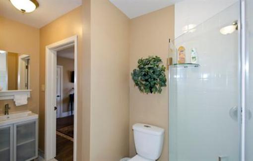 фото отеля Inn-Chanted Forest Bed and Breakfast