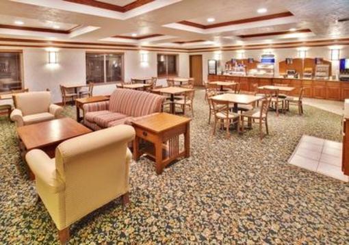 фото отеля Holiday Inn Express Hotel & Suites West Omaha