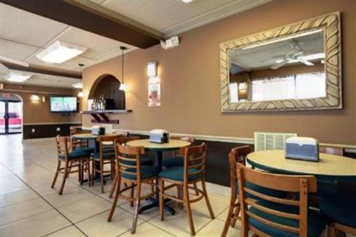 фото отеля Americas Best Value Inn & Suites Melbourne (Florida)