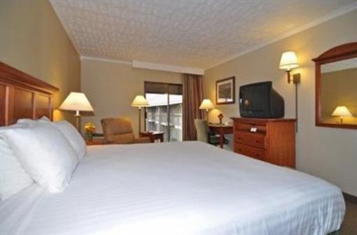 фото отеля BEST WESTERN Ahtanum Inn