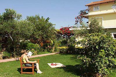 фото отеля Tsiolis Studios Apartments & Luxury Suites Tsilivi
