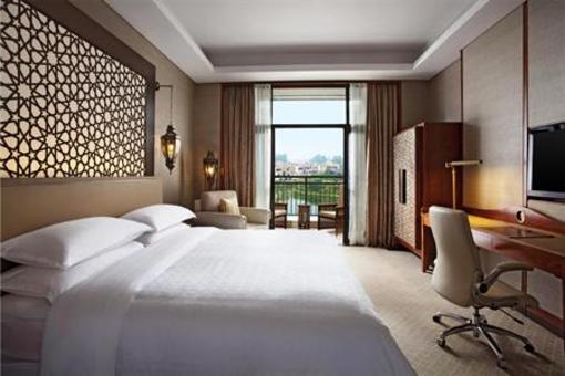 фото отеля Sheraton Qingyuan Lion Lake Resort