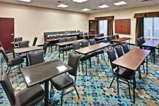 фото отеля Holiday Inn Express & Suites New Philadelphia