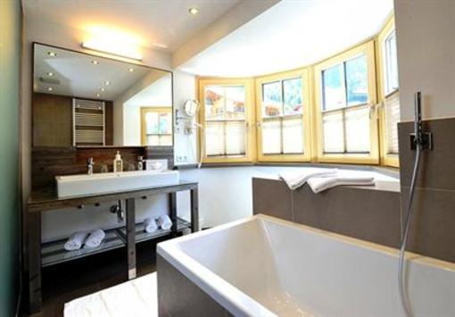 фото отеля Alpenhotel Ischgler Hof Ischgl