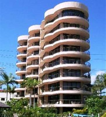 фото отеля Warringa Surf Apartments