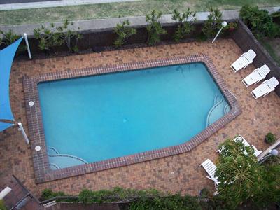 фото отеля Warringa Surf Apartments