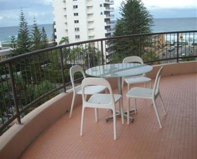 фото отеля Warringa Surf Apartments