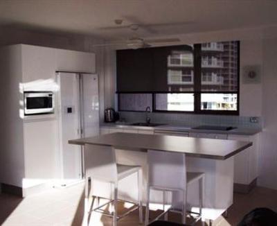 фото отеля Warringa Surf Apartments