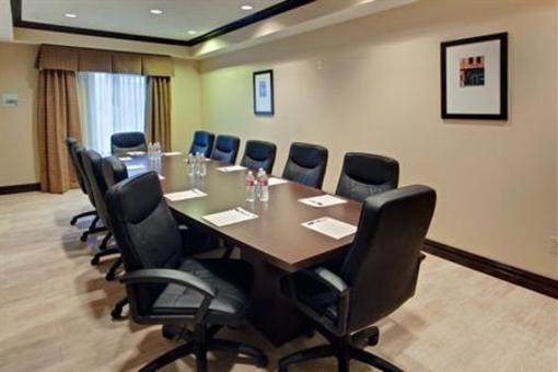 фото отеля Holiday Inn Express Hotel & Suites Albuquerque Airport