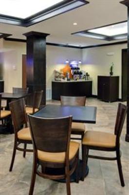 фото отеля Holiday Inn Express Hotel & Suites Albuquerque Airport