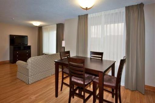 фото отеля Holiday Inn Express Hotel & Suites Albuquerque Airport