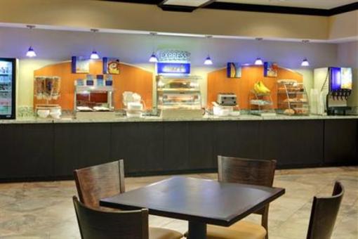 фото отеля Holiday Inn Express Hotel & Suites Albuquerque Airport