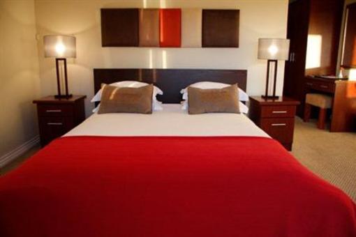 фото отеля 1 On Queens Boutique Guest House