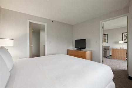 фото отеля Hilton Suites