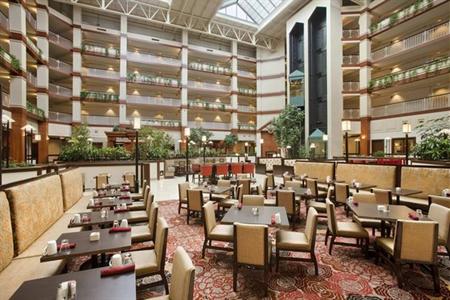 фото отеля Hilton Suites
