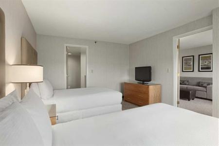 фото отеля Hilton Suites