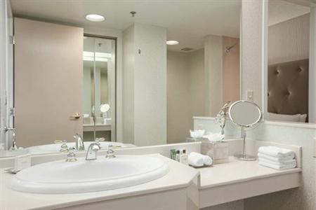 фото отеля Hilton Suites