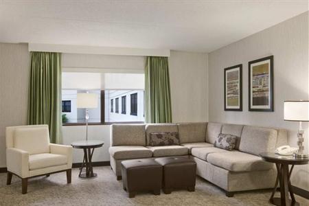 фото отеля Hilton Suites
