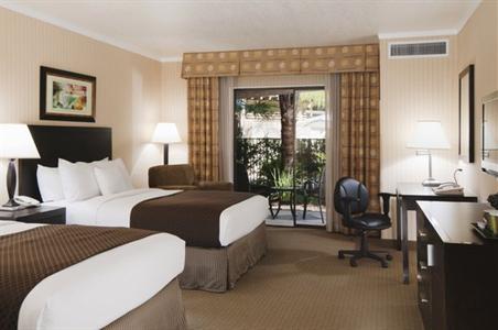 фото отеля Doubletree Hotel Claremont