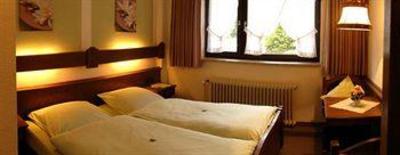 фото отеля Hotel zum Walde