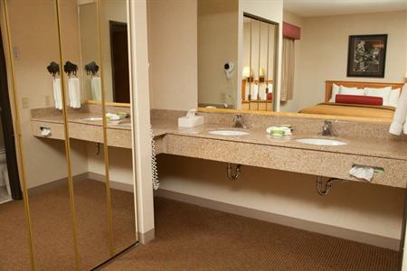 фото отеля BEST WESTERN Golden Spike Inn & Suites
