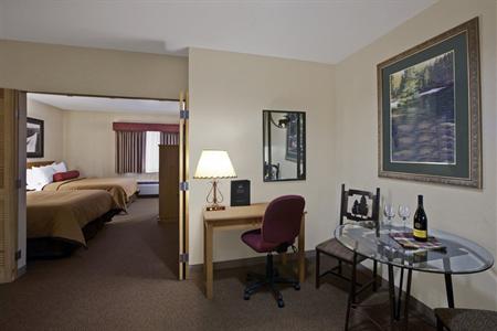 фото отеля BEST WESTERN Golden Spike Inn & Suites