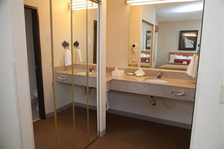 фото отеля BEST WESTERN Golden Spike Inn & Suites