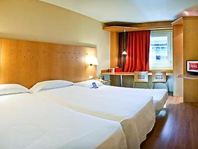 фото отеля Hotel Ibis Madrid Alcala la Garena