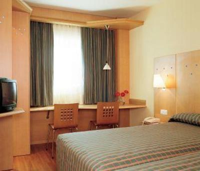фото отеля Hotel Ibis Madrid Alcala la Garena