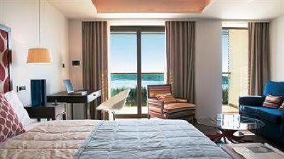 фото отеля Classical Vouliagmeni Suites