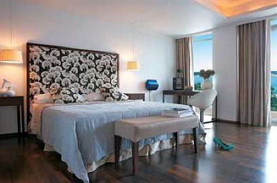 фото отеля Classical Vouliagmeni Suites