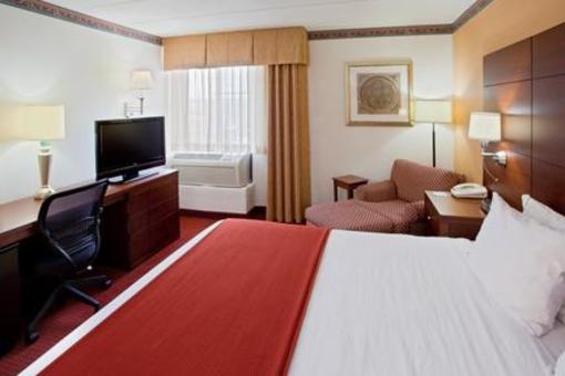 фото отеля Holiday Inn Express Reston Herndon-Dulles Airport