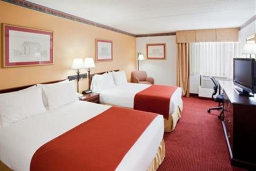 фото отеля Holiday Inn Express Reston Herndon-Dulles Airport