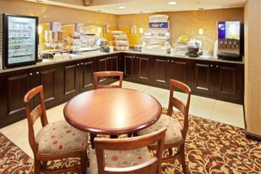 фото отеля Holiday Inn Express Reston Herndon-Dulles Airport