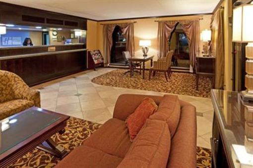 фото отеля Holiday Inn Express Reston Herndon-Dulles Airport