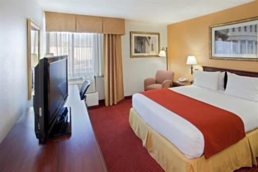 фото отеля Holiday Inn Express Reston Herndon-Dulles Airport