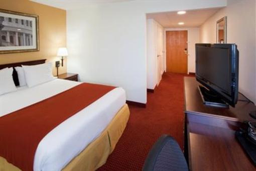 фото отеля Holiday Inn Express Reston Herndon-Dulles Airport