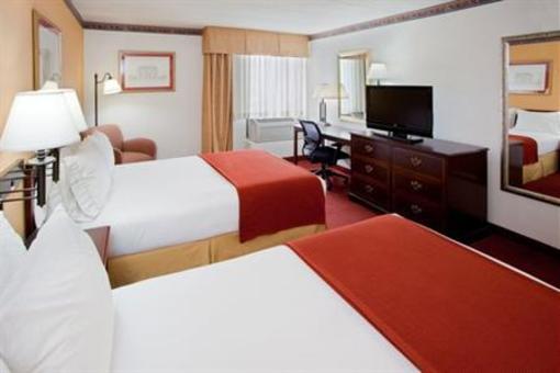 фото отеля Holiday Inn Express Reston Herndon-Dulles Airport