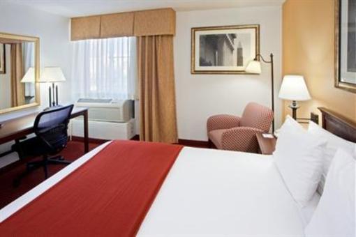 фото отеля Holiday Inn Express Reston Herndon-Dulles Airport