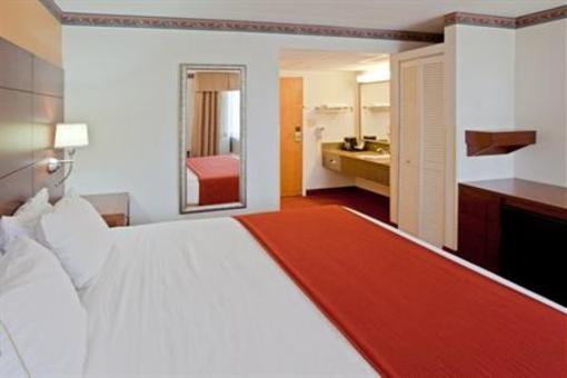 фото отеля Holiday Inn Express Reston Herndon-Dulles Airport