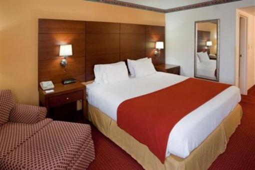 фото отеля Holiday Inn Express Reston Herndon-Dulles Airport