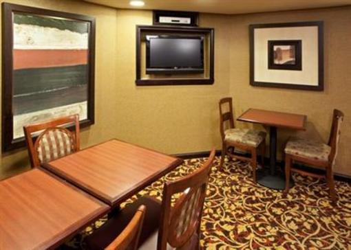 фото отеля Holiday Inn Express Reston Herndon-Dulles Airport