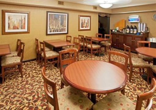 фото отеля Holiday Inn Express Reston Herndon-Dulles Airport