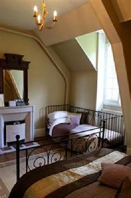 фото отеля Chateau Les Roches Mont-Saint-Jean