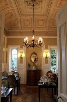 фото отеля Chateau Les Roches Mont-Saint-Jean