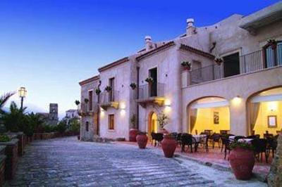 фото отеля Borgo San Rocco Resort