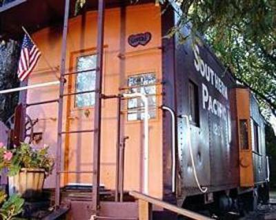 фото отеля Featherbed Railroad Bed & Breakfast Resort