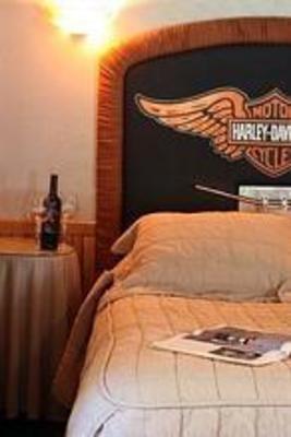 фото отеля Featherbed Railroad Bed & Breakfast Resort